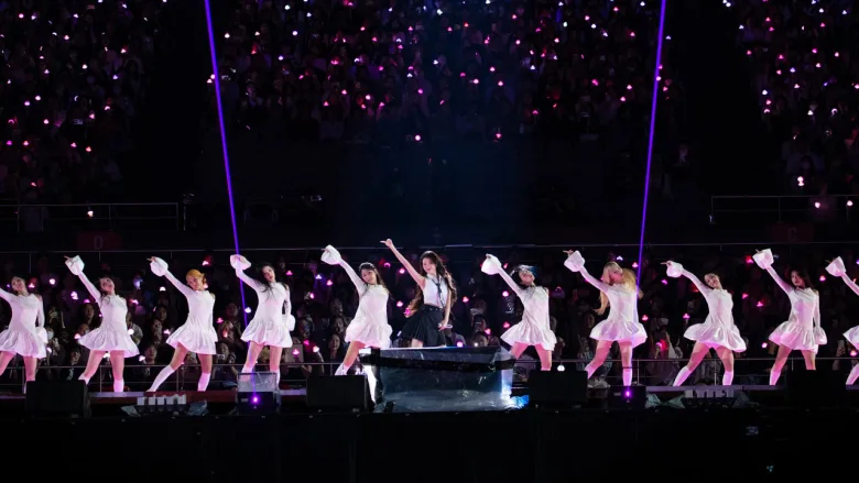 IU 2024 "HEREH" 世界巡回演唱会安可场：The Winning 剧照 1