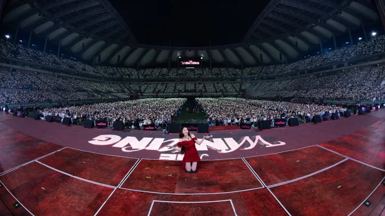 IU 2024 "HEREH" 世界巡回演唱会安可场：The Winning 剧照 4