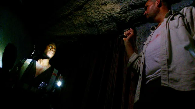 The Beast in the Cave 剧照 1