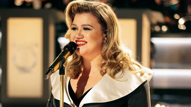 Kelly Clarkson Presents: When Christmas Comes Around 剧照 3