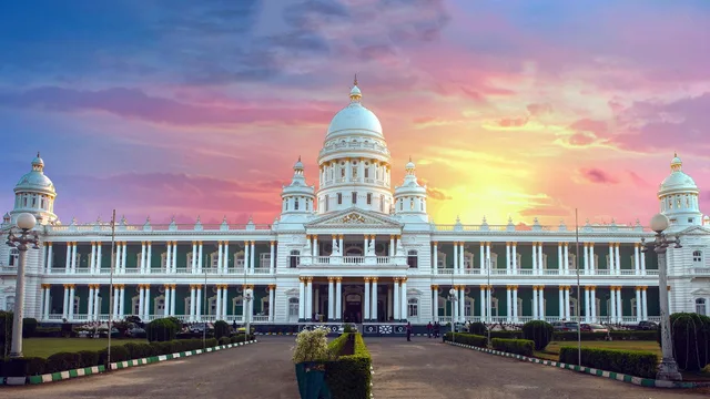 ஆலம்பனா 剧照 3
