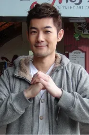 施易男