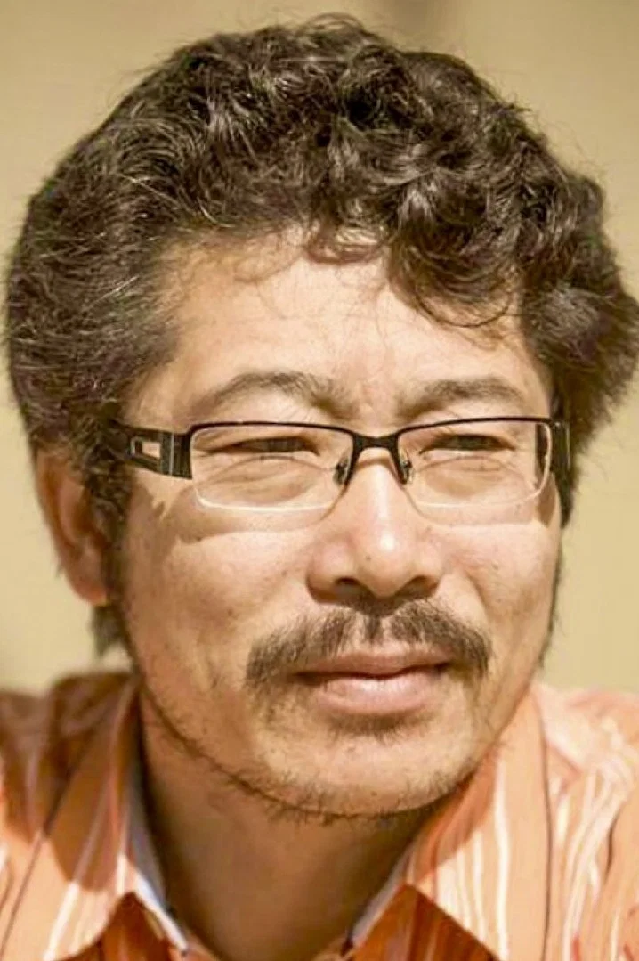 巴音