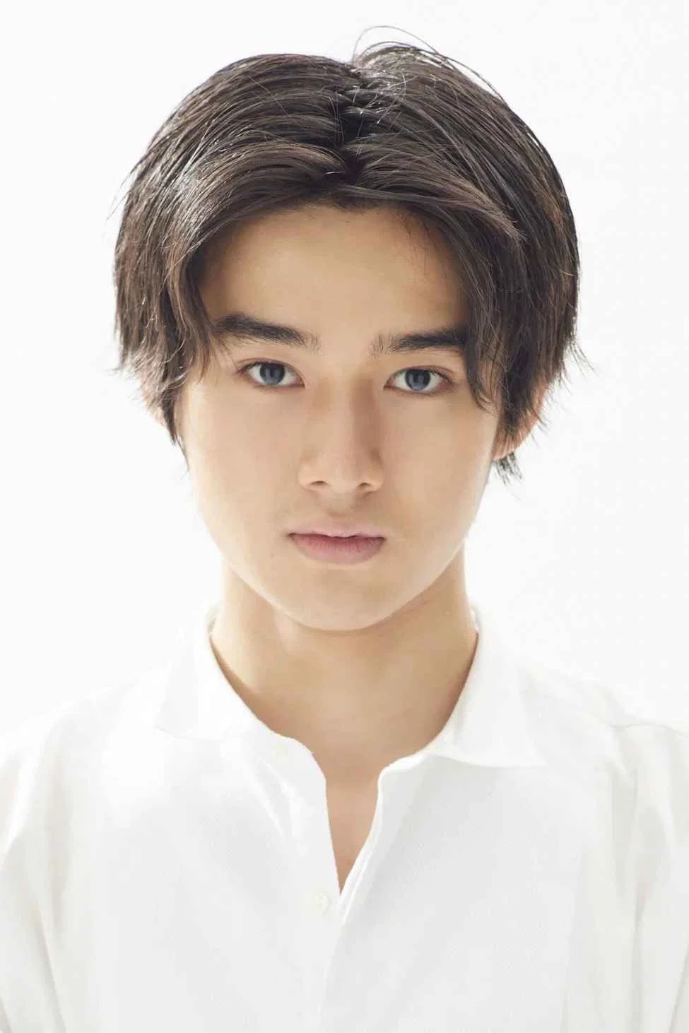 藤冈真威人