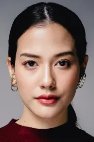 耶娜·萨拉斯