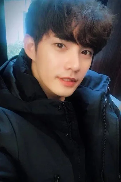 李庚