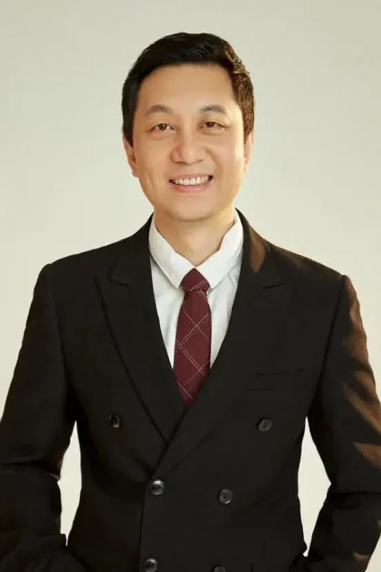 赵震
