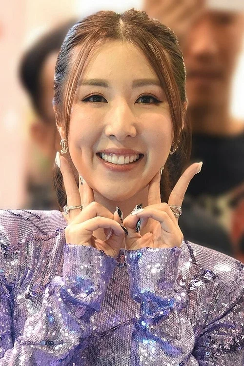 谭嘉仪