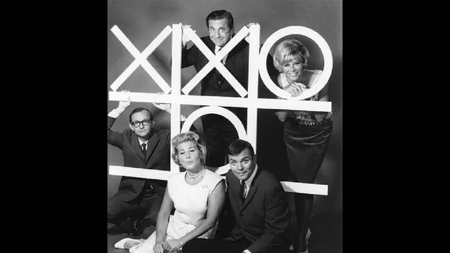 Hollywood Squares 剧照 1